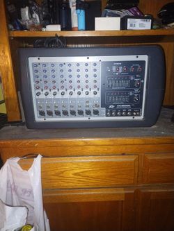 PEAVEY  XR 8600D 1200 WATT POWERED MIXER 