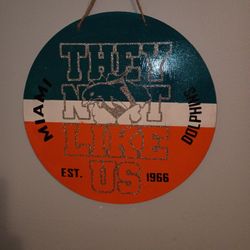 MIA FINS DOOR HANGER 