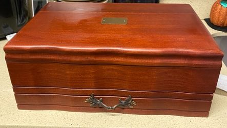Vintage  Reed & Barton Wooden Silverware case with a drawer. 
