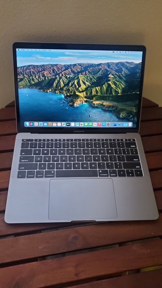 MacBook Pro Retina 2017 (Microsoft Office and Final Cut Pro, Working Perfectly)