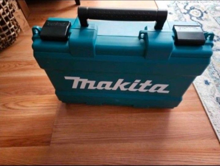 MAKITA Cordless Hammer Drill Kit