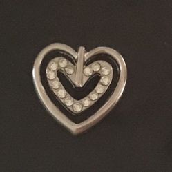 New Cookie Lee Heart of Rhinestone Silver Tone Double Design Brooch. / Cookie Lee  Pin De Corazón Doble Plateado Con Cristales Tallados. 