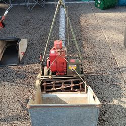 original California trimmer lawn mower with 109cc Briggs and Stratton motor runs great 