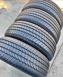 225 65 17 Yokohama tires Con 80% de Vida Las 4
