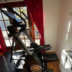 NordicTrack Elliptical + Mat Floor (black)