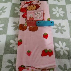Strawberry Shortcake Throw Blanket - New
