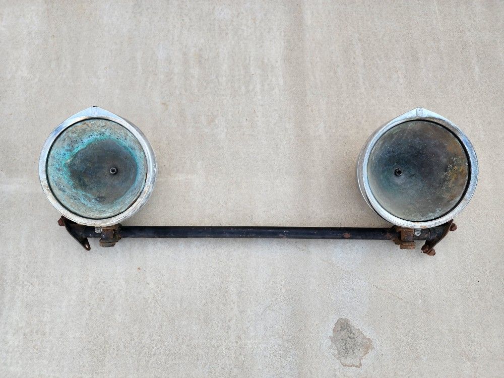 Original 1920s 1930s Nash Headlight Bucket Assembly Pair & Bar 