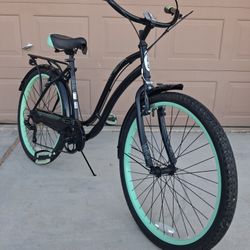 Like New Ladies Schwinn Beach Cruiser Bike PRICE Is FIRM 