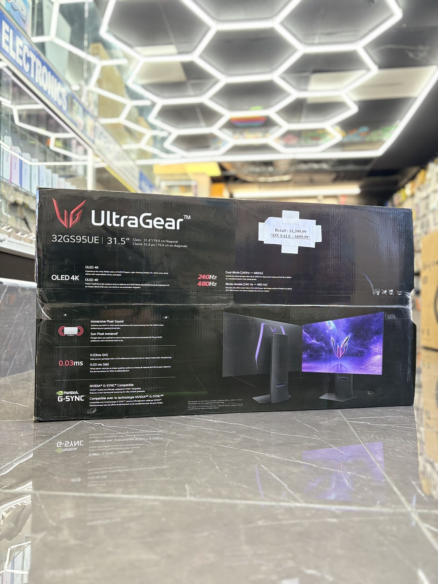 LG UltraGear 32GS95UE 31.5” OLED Gaming Monitor (Take It Home In Payment/ llévatelo a casa en pagos)