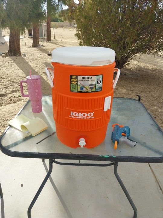 5 Gallon Igloo Cooler w/Spout