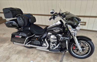 Detachable bat wing fairing