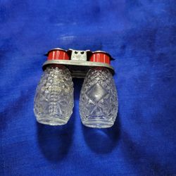 Small Vintage Salt And Pepper Shakers (Clear Glass)