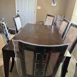Used Dining Table w/6 Chairs