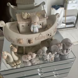 Noah’s Ark With Giraff, Elephants, Pigs,Lamb  AndBunnies