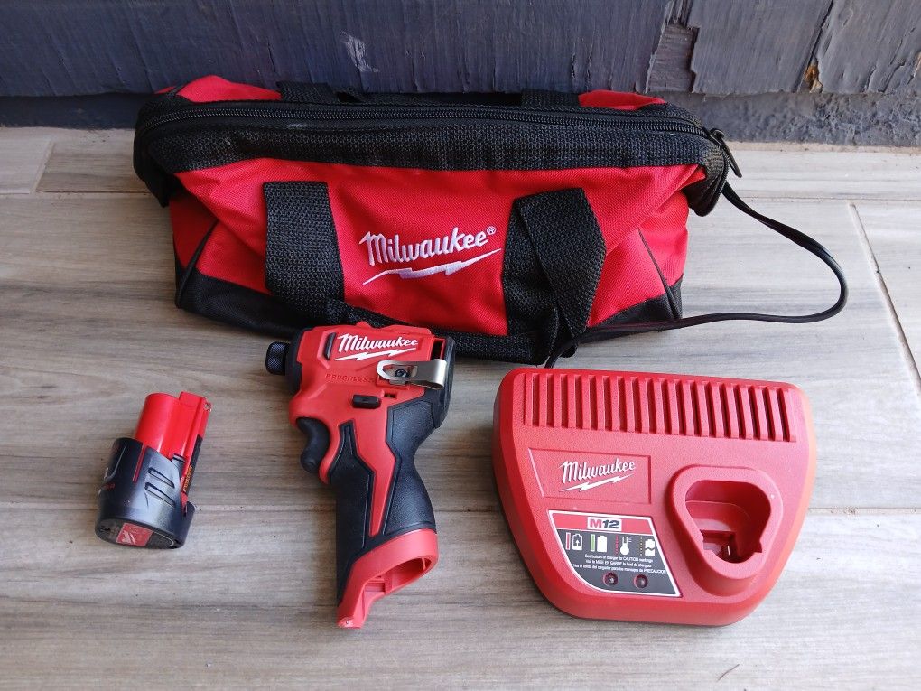 IMPACT DRILL MILWAUKEE 