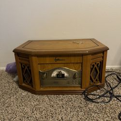 vintage radio / vinyl player