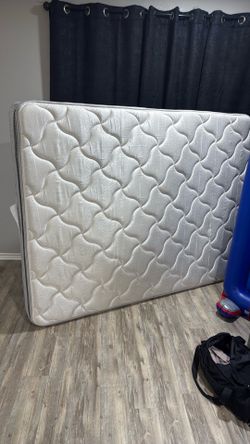 Queen mattress in good condition