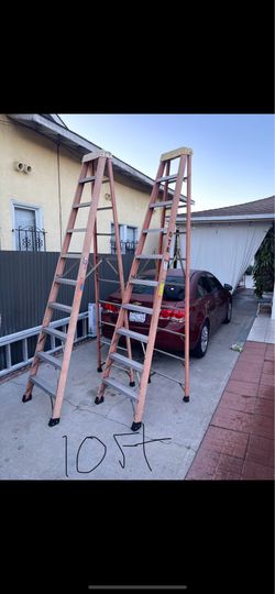 Excellent condition, 10 feet and more sizes available Fiberglass ladder.