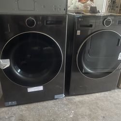 Lg Black Stainless Steel Front Load Washer And Gas Dryer Set 