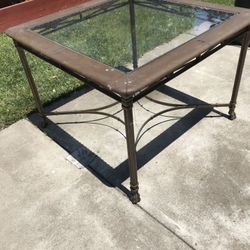 Big dinning table no chairs center glsss