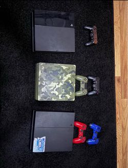 3 ps4 consoles 1 fully functional, 2 need repair