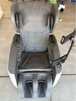 Full Body Zero Gravity Massage Chair - Brand New