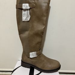 Calf length women’s boots