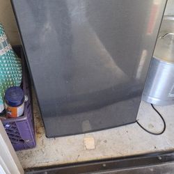 Midea Mini Fridge. $35 Works Great. 