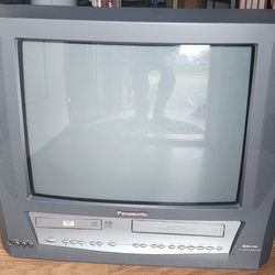 Panasonic PV-DM2093 20" CRT TV/DVD/VCR Combo Great for  Retro Gaming 