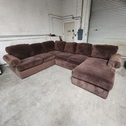 Free Delivery! Comfortable Large Sectional Sofa Couch