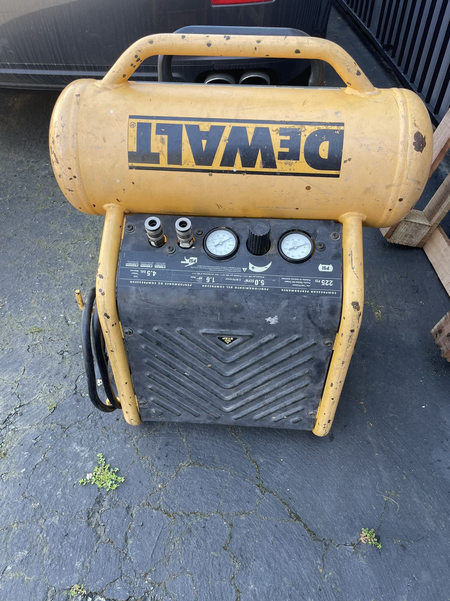 Dewalt Compressor (please read the description)