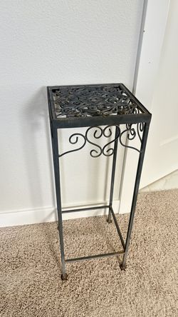 Vintage style plant stand