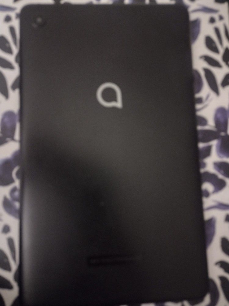 7 Inch Tablet/ Cracked Screen But Still Works Great