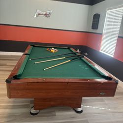 Pool Table, Very good Conditions 