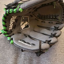 Wilson Kids Baseball Glove 