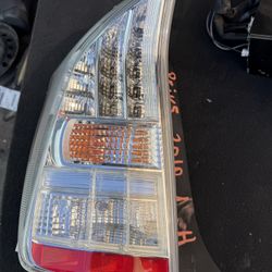 2010 Toyota Prius Taillight Tail Lamp Driver Side LH J431; 2010 to 2011