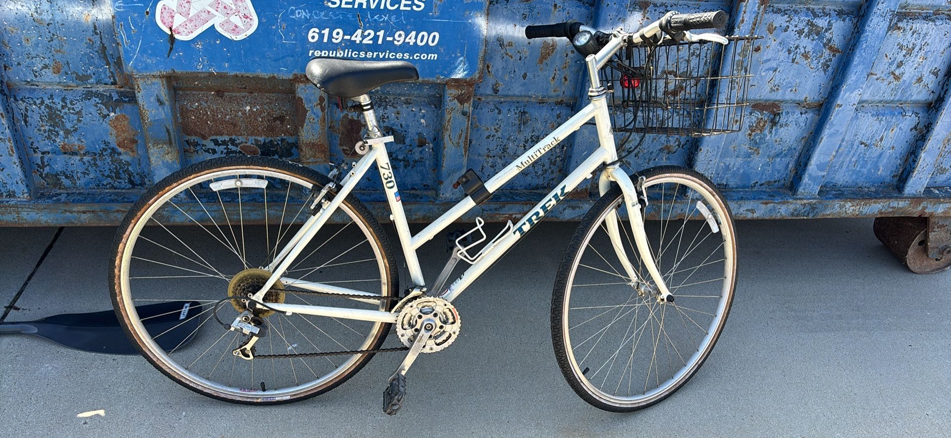 Multi-track Trek bike