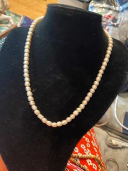 natural white freshwater pearl necklace