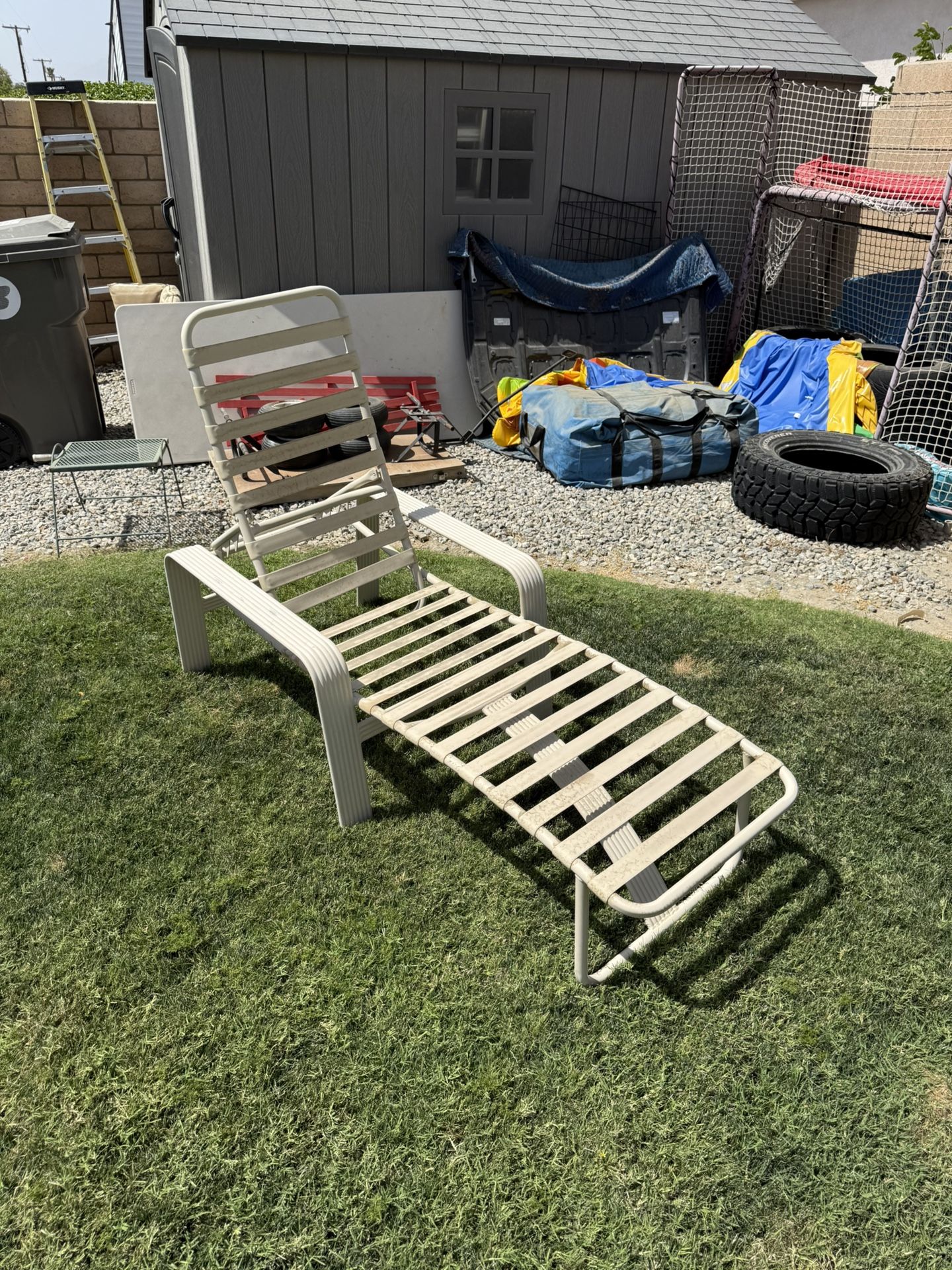 Tropitone Lounger