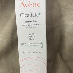 Avène Cicalfate+ Restorative Protective Cream, Face Moisturizer, face cream for sensitive skin, helps restore skin barrier, restorative cream, safe fo