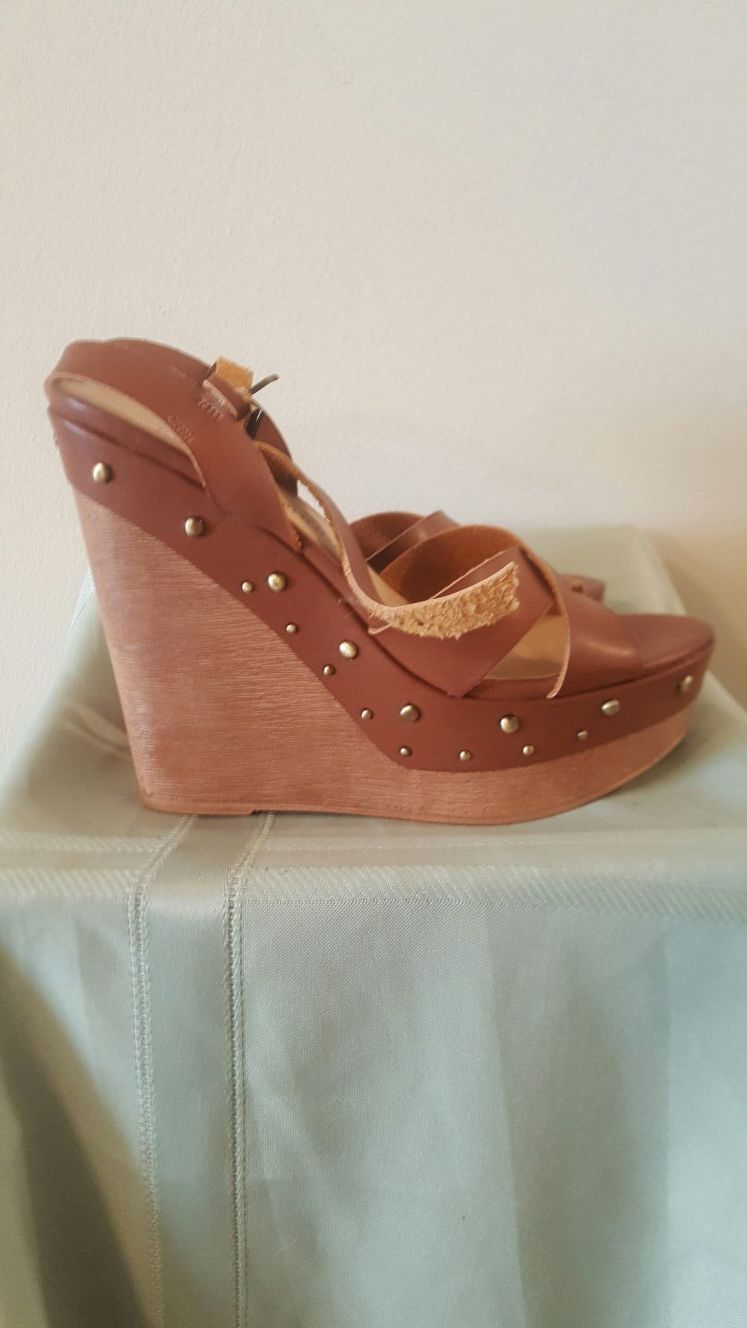 Chinese Laundry Wedges