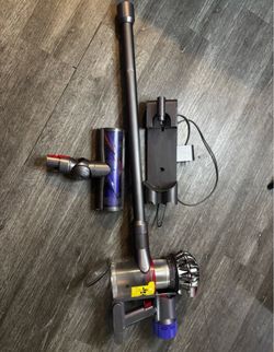 Dyson V7 Animal cordless stick vacuum ((works!