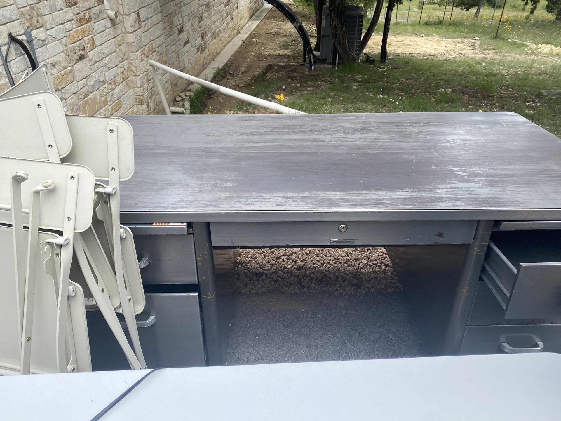 Free Desks And Outdoor Furniture