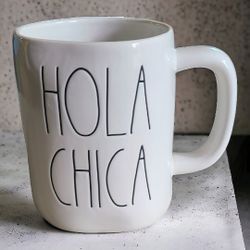 Rae dunn hola chica https://offerup.co/faYXKzQFnY?$deeplink_path=/redirect/ without tag. bottom has some scuffing .