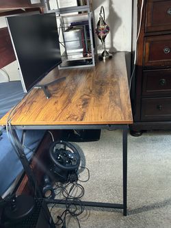 Computer desk