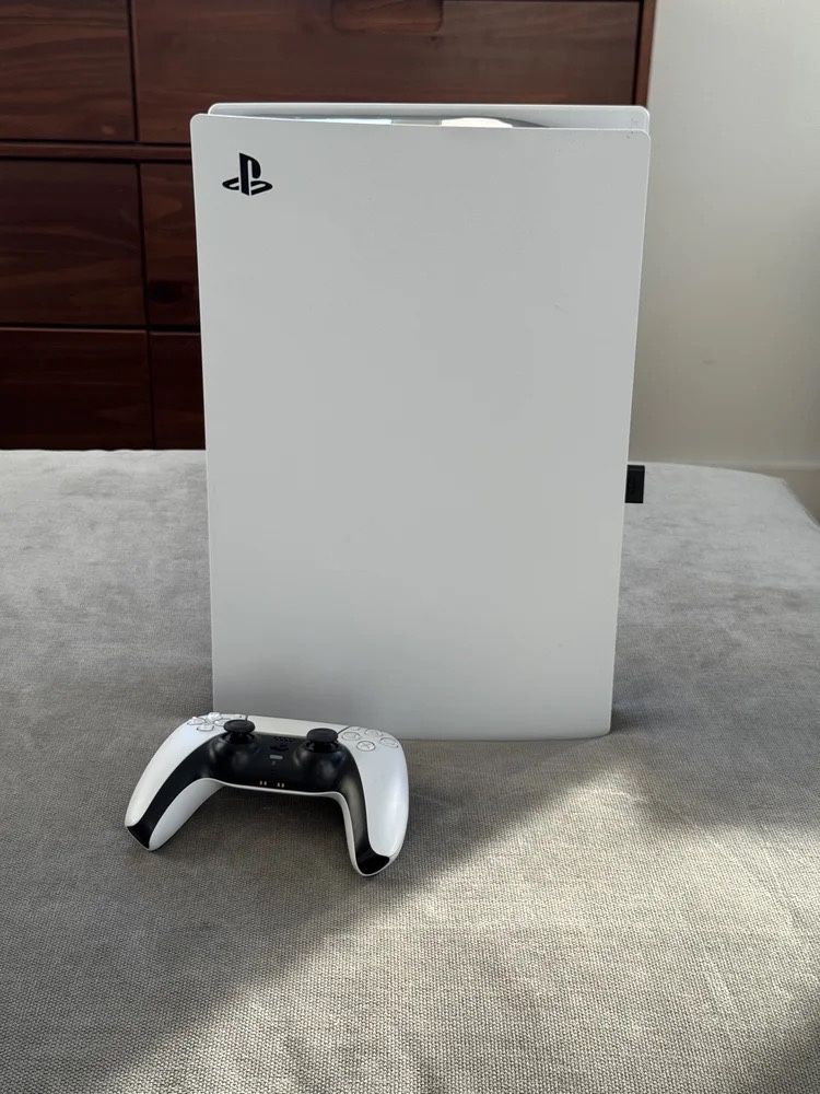 PlayStation 5 (Disc Edition) + DualSense Controller