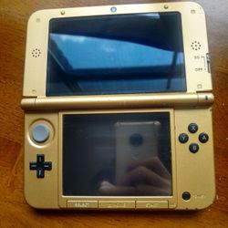 Nintendo 3DS XL The Legend of Zelda Triforce in Yellow(Gold)