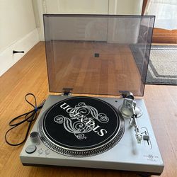 Stanton Str8-30 Turntable
