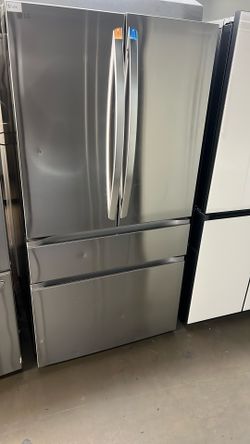 NEW OPEN BOX LG FOUR DOOR STAINLESS STEEL REFRIGERATOR 