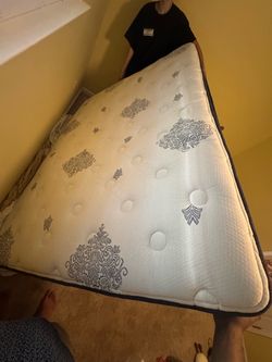 BRAND NEW Queen size mattress SERTA
